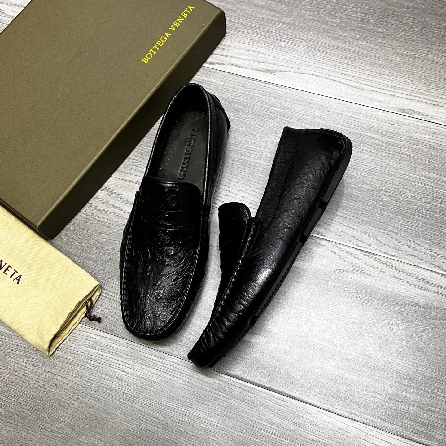 Factory price 458 new model BV〰️Handmade classic men's beanie shoes👉👉driving shoes, slip-on shoes, made of Italian imported cowhide, 💕water-dyed cowhide lining, 🔊original outsole, waterproof platform design, comfortable for the feet. A good choice for traveling and driving, two colors available, code number: 38-44, (45 can be customized)